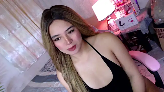 petiteellahxx online show from October 29, 10:09 pm