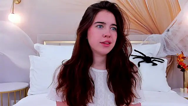 Snapshot of KimberlyBond chatting on October 28, 3:11 pm KimberlyBond online show from October 28, 3:11 pm