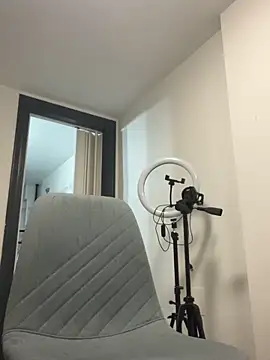 Rosieredxox online show from February 23, 6:30 pm