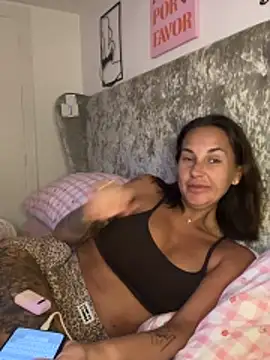 Rosieredxox online show from May 19, 6:09 am
