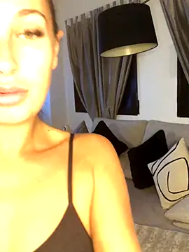 Snapshot of Rosieredxox chatting on September 30, 3:45 am Rosieredxox online show from September 30, 3:45 am
