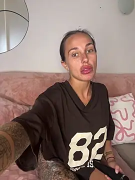 Rosieredxox online show from May 8, 12:20 pm