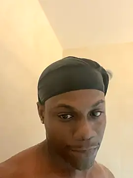 Snapshot of labishyoung25 chatting on November 10, 4:17 am labishyoung25 online show from November 10, 4:17 am