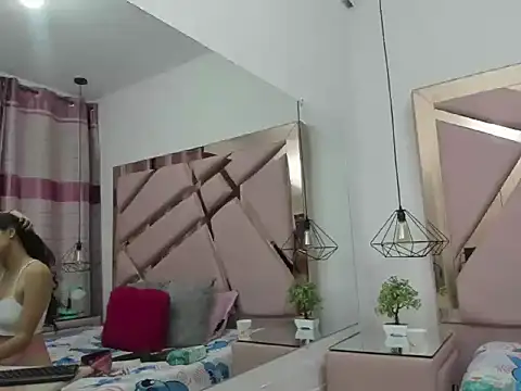 Snapshot of MiaCours chatting on September 8, 6:51 pm MiaCours online show from September 8, 6:51 pm