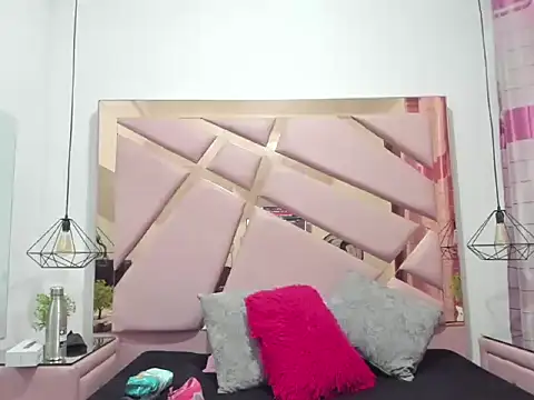 Snapshot of MiaCours chatting on September 12, 6:29 pm MiaCours online show from September 12, 6:29 pm