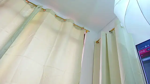 Snapshot of MiaCours chatting on October 22, 1:10 pm MiaCours online show from October 22, 1:10 pm