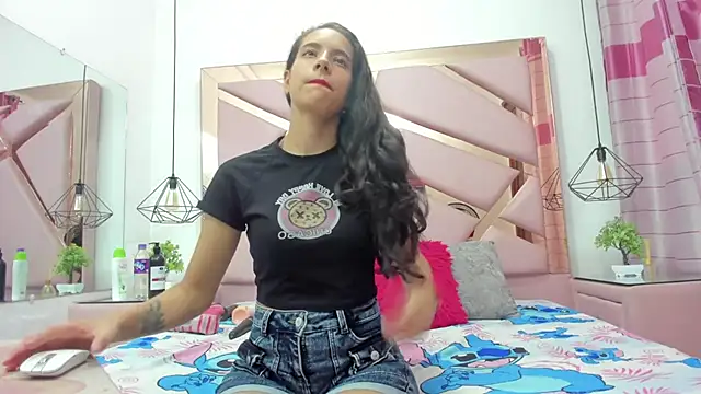 Snapshot of MiaCours chatting on November 19, 7:03 pm MiaCours online show from November 19, 7:03 pm