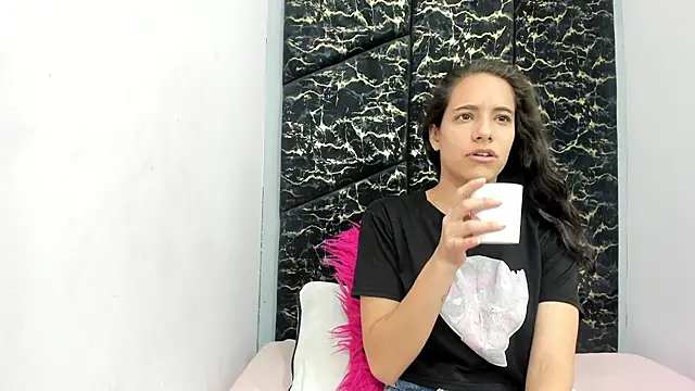 Snapshot of MiaCours chatting on July 4, 1:37 pm MiaCours online show from July 4, 1:37 pm