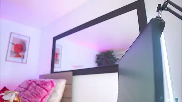 Snapshot of melissa_laurent_ chatting on November 7, 12:31 pm melissa laurent online show from November 7, 12:31 pm