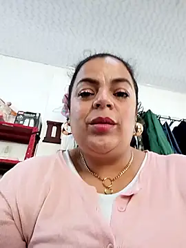 Snapshot of Mia-Glow chatting on October 1, 1:59 pm Mia-Glow online show from October 1, 1:59 pm