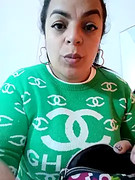 Snapshot of Mia-Glow chatting on September 12, 2:06 pm Mia-Glow online show from September 12, 2:06 pm