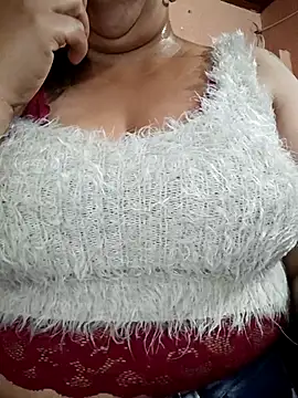 Mia-Glow online show from November 7, 1:04 pm