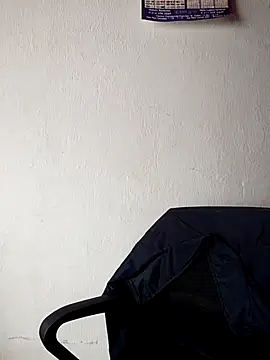 Mia-Glow online show from March 5, 1:30 pm