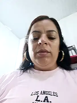 Snapshot of Mia-Glow chatting on October 10, 12:39 pm Mia-Glow online show from October 10, 12:39 pm