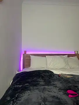 sarahsparkles20 online show from October 13, 11:38 pm