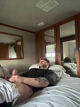 Snapshot of speakonit chatting on February 14, 4:40 pm speakonit online show from February 14, 4:40 pm