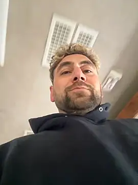 Snapshot of speakonit chatting on October 4, 5:25 pm speakonit online show from October 4, 5:25 pm