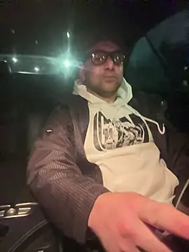 Snapshot of speakonit chatting on March 29, 6:04 am speakonit online show from March 29, 6:04 am