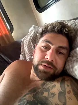 Snapshot of speakonit chatting on October 31, 5:53 pm speakonit online show from October 31, 5:53 pm