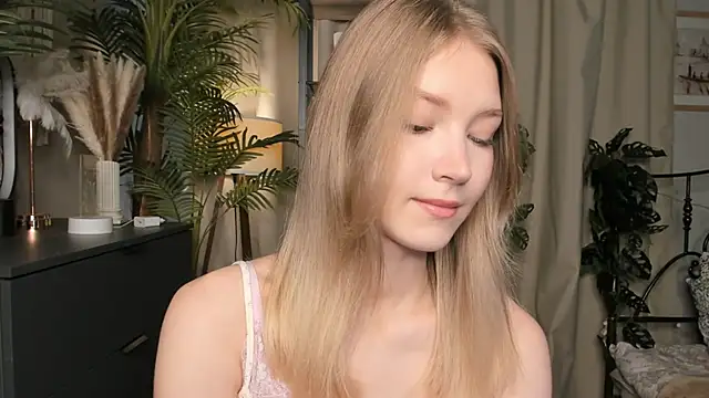 Snapshot of ChinBonnell chatting on October 8, 5:42 am ChinBonnell online show from October 8, 5:42 am