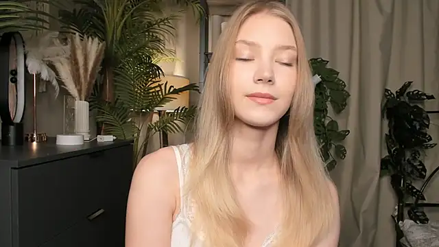 Snapshot of ChinBonnell chatting on October 6, 5:41 am ChinBonnell online show from October 6, 5:41 am
