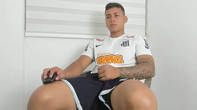 Snapshot of Hector_21_ chatting on November 14, 6:28 am Hector 21 online show from November 14, 6:28 am