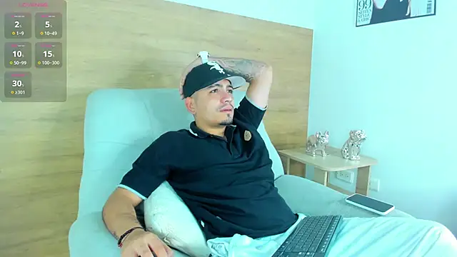 OwenStonne  online show from October 30, 4:33 am