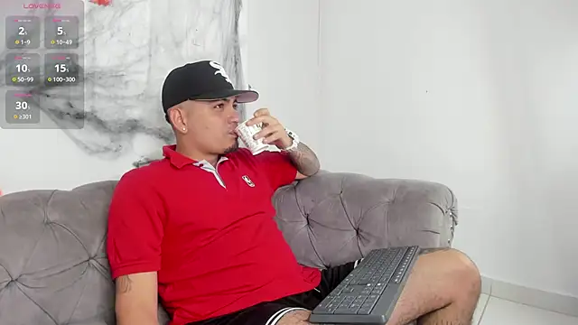 OwenStonne  online show from October 28, 4:13 am