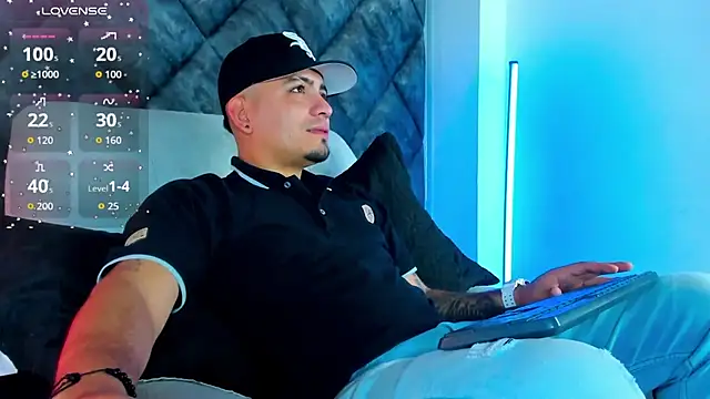 OwenStonne  online show from November 30, 12:28 pm