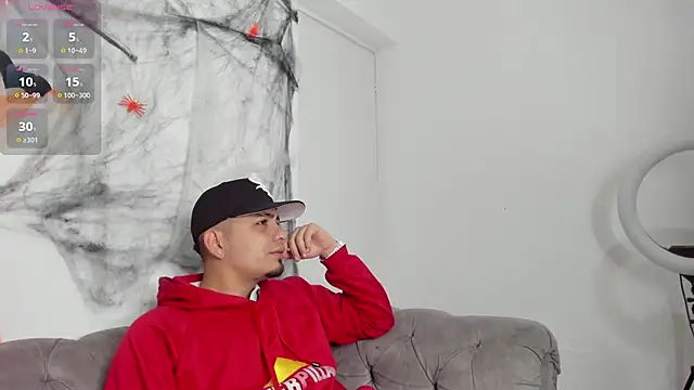 OwenStonne  online show from October 24, 4:22 am