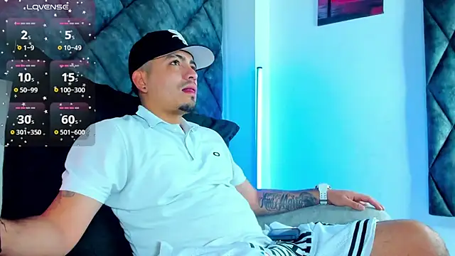 OwenStonne  online show from December 4, 12:59 pm