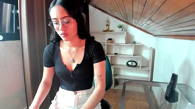 Snapshot of amy_lennox chatting on May 29, 1:17 pm amy lennox online show from May 29, 1:17 pm