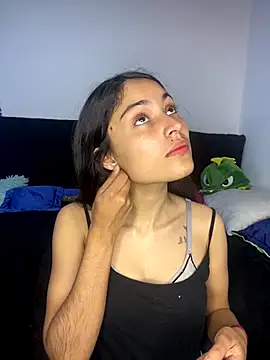 Snapshot of hotwife26 chatting on December 17, 4:23 pm hotwife26 online show from December 17, 4:23 pm