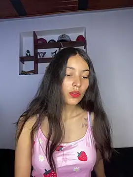 Snapshot of hotwife26 chatting on April 8, 7:04 pm hotwife26 online show from April 8, 7:04 pm