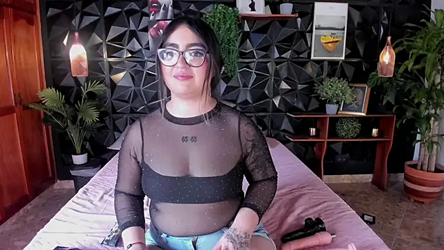 April  foxx online show from October 22, 5:01 pm