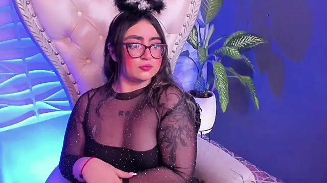 April  foxx online show from October 31, 1:08 pm