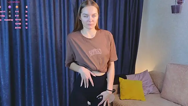 LouisaChaobal online show from October 27, 1:28 am