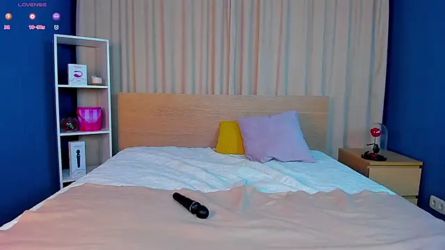 LouisaChaobal online show from November 3, 2:06 am