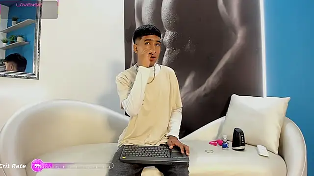 Snapshot of ender_h0t chatting on November 27, 1:44 pm ender h0t online show from November 27, 1:44 pm