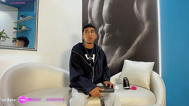 Snapshot of ender_h0t chatting on November 12, 1:59 pm ender h0t online show from November 12, 1:59 pm