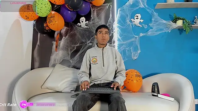 Snapshot of ender_h0t chatting on October 28, 1:43 pm ender h0t online show from October 28, 1:43 pm