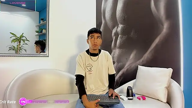 Snapshot of ender_h0t chatting on November 16, 1:38 pm ender h0t online show from November 16, 1:38 pm