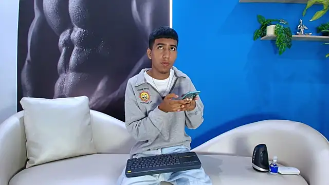 Snapshot of ender_h0t chatting on September 30, 2:01 pm ender h0t online show from September 30, 2:01 pm