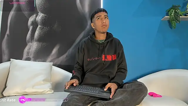 Snapshot of ender_h0t chatting on October 11, 2:07 pm ender h0t online show from October 11, 2:07 pm