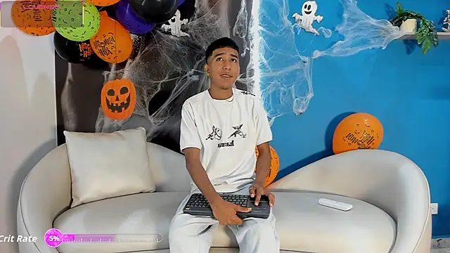 Snapshot of ender_h0t chatting on October 24, 1:43 pm ender h0t online show from October 24, 1:43 pm