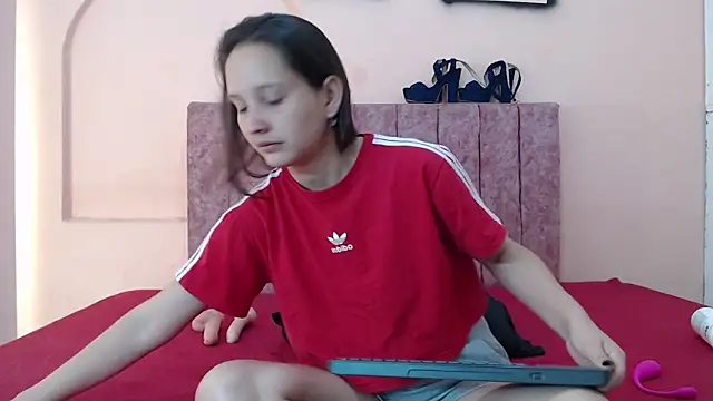 Snapshot of aiiram_hard_sex chatting on July 1, 1:06 am aiiram hard sex online show from July 1, 1:06 am