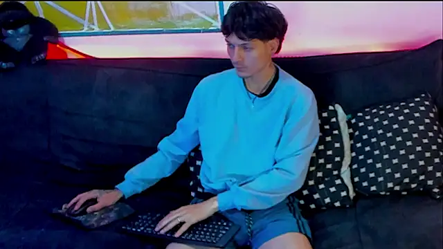 Dioniso guy8 online show from April 3, 9:10 pm