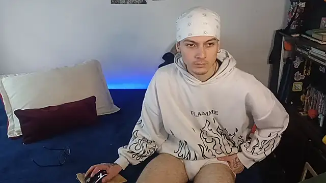 Snapshot of Dioniso_guy8 chatting on October 9, 4:29 pm Dioniso guy8 online show from October 9, 4:29 pm