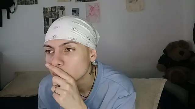 Snapshot of Dioniso_guy8 chatting on September 12, 1:22 pm Dioniso guy8 online show from September 12, 1:22 pm