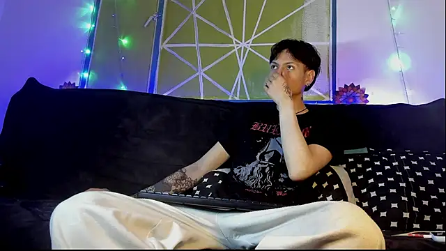 Dioniso guy8 online show from March 3, 10:06 pm